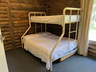 Lakes Entrance Log Cabins - Lakes Entrance - 4