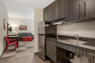 Best Western Plus Airport Inn & Suites - Saskatoon - 1