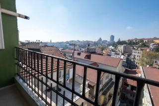 High-Ceiling Central 3-Bedroom with City View - Istanbul - 8