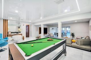 Ultimate Retreat 6BR & 3BA Villa near Beach - Dania Beach - 4