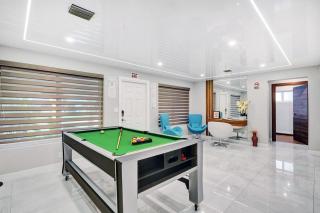 Ultimate Retreat 6BR & 3BA Villa near Beach - Dania Beach - 3