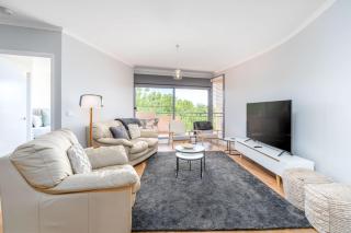 Modern and Homely 2BR Burke Crescent Apartment - Hosted by Canstay - 0