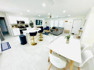 Coral Breeze - Remodeled Pool Game room for 8! - Cape Coral - 9