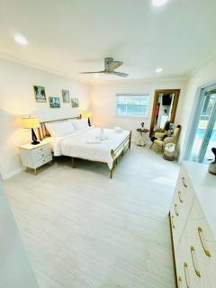 Coral Breeze - Remodeled Pool Game room for 8! - Cape Coral - 8