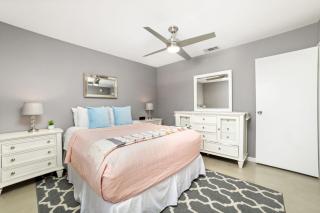 Cozy Retreat with Pool, BBQ and Fire Pit - Indio - 9