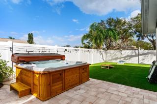 4 Br Haven~Pool~Hot Tub~Arcade~Fire Pit~Putt Putt - 9