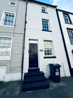 Scotch Terrace - 3 Bedrooms - Sleeps 6 - 9