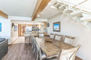 Massive 5 bedroom overlooking the water - 8