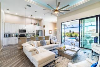 Gulf Coast Retreat 3BR Waterfront with Heated Pool - Cape Coral - 9
