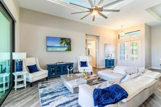 Gulf Coast Retreat 3BR Waterfront with Heated Pool - Cape Coral - 2