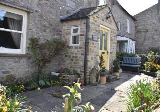 Corner House - Grinton - 8