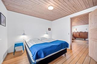 Lovely Holiday House With 4 Rooms Close To The North Sea - 1