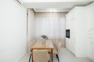 SkyHouse-High Comfort Gem in Central Downtown - 2