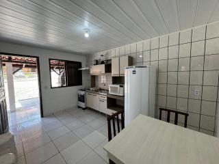 A86 - Casa 02 dormitórios no centro. - Bombinhas - 7