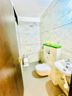 Hotel StayMore Premium Rooms and AC dorms - Maheshwar - 9