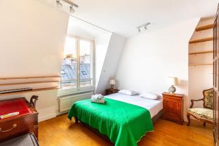 GuestReady - Spacious Comfort in the 8th - Paris - 5