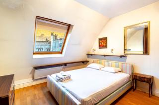 GuestReady - Spacious Comfort in the 8th - Paris - 3