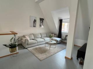 goldlounge Modernes Apartment an der Krämerbrücke, Altstadt by Architekturplus und waissgold - Erfurt - 6
