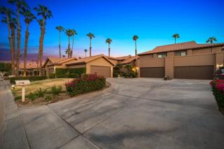 Updated Palm Desert Condo with Golf Views - Palm Desert - 2