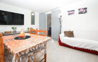 Awesome Home In Prunelli-Di-Fiumorbo - Prunelli-di-Fiumorbo - 2