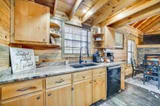 Hot Tub and Fire Pit Cozy Cabin in Broken Bow! - Stephens Gap - 2