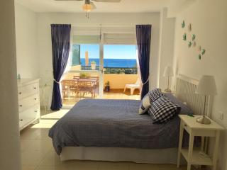 Bright Apartment in Mijas Costa with Shared Pool - Mijas Costa - 0