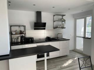 Modern 1 bed apartment in Estepona Port beach & pool - Estepona - 0