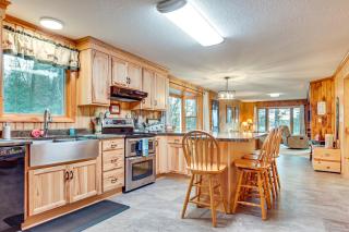 Outdoor Lovers Paradise with Dock and Fire Pit! - Woodruff - 3