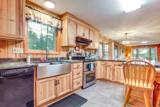 Outdoor Lovers Paradise with Dock and Fire Pit! - Woodruff - 1