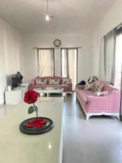 Lovely calm 3BR Apt Easy Accessibility to central Dubai with huge balcony and pool view Town Square - Dubai - 7