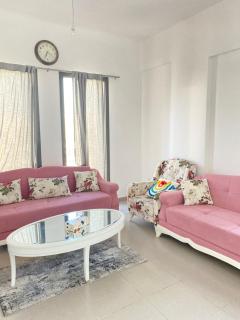 Lovely calm 3BR Apt Easy Accessibility to central Dubai with huge balcony and pool view Town Square - Dubai - 4