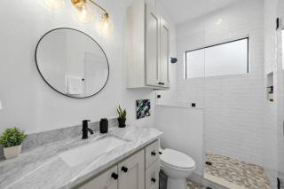 NEW 4 BDRM I Heated Pool Prime Location Mins to DT - Austin - 1