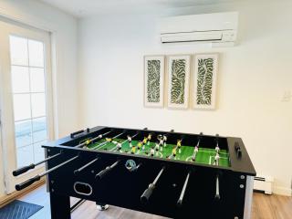 Spacious Poolside Boston Stay Sleeps 8 Pet Friendly - Framingham - 6