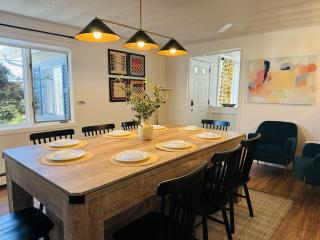 Spacious Poolside Boston Stay Sleeps 8 Pet Friendly - Framingham - 4
