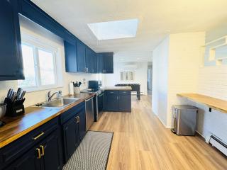 Spacious Poolside Boston Stay Sleeps 8 Pet Friendly - Framingham - 2