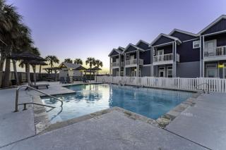 Walk to Beach Heated Pool BBQ Area Balcony Island - Padre Island - 0