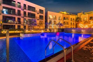 Spacious 1BR Sleeps 4,Pool, Gym and Rooftop Terrace - 3