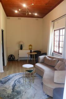 Angazi Guesthouse Unit 2 - Upmarket one bedroom apartment with pool - Hillcrest - 2
