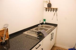 Angazi Guesthouse Unit 2 - Upmarket one bedroom apartment with pool - Hillcrest - 9