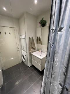 Modern Central Apt with Rooftop, Privat Balcony, & Free Parking,next to Aarhus Attractions - 1