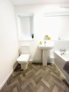 3 Double Bedrooms, Lancashire Townhouse, Free Parking - 7