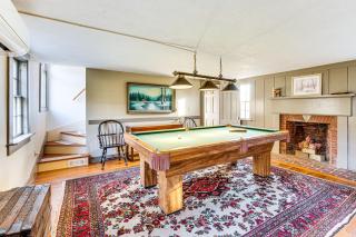 Outdoor Fireplace and Pool Table Tamworth Home! - 5