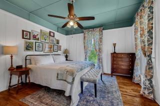 Pet Friendly with Full Kitchen & Fenced Yard - 2