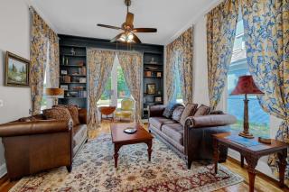 Pet Friendly with Full Kitchen & Fenced Yard - 9