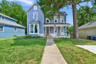 Pet Friendly with Full Kitchen & Fenced Yard - 0