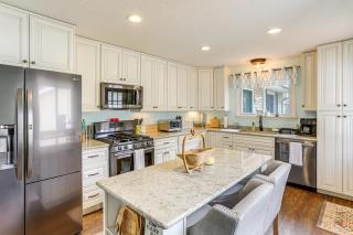 Walk to Sandusky Bay Home with Hot Tub and Fire Pit! - Sandusky - 3
