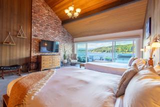 Walls of Glass Hood Canal Vacation Rental - Union - 2