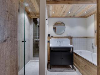 Appartement moderne avec balcon, proche des pistes, parking et Wifi - FR-1-690-15 - La Rosière - 2