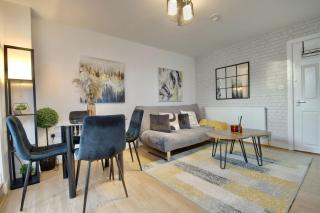 Southsea Getaway Apartment with Pool table and Hot tub - Portsmouth - 2