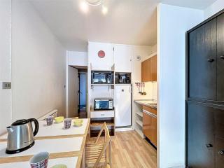 Studio lumineux au centre avec balcon et piscine - FR-1-267-274 - 1